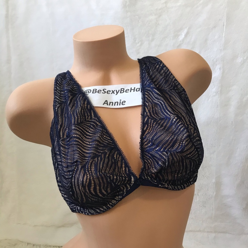 38dd, 40C,D Victoria’s Secret unlined bra